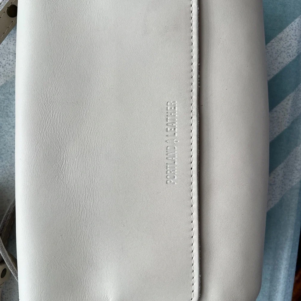 Portland Leather Cream Crossbody Bag with Adjustable Strap
